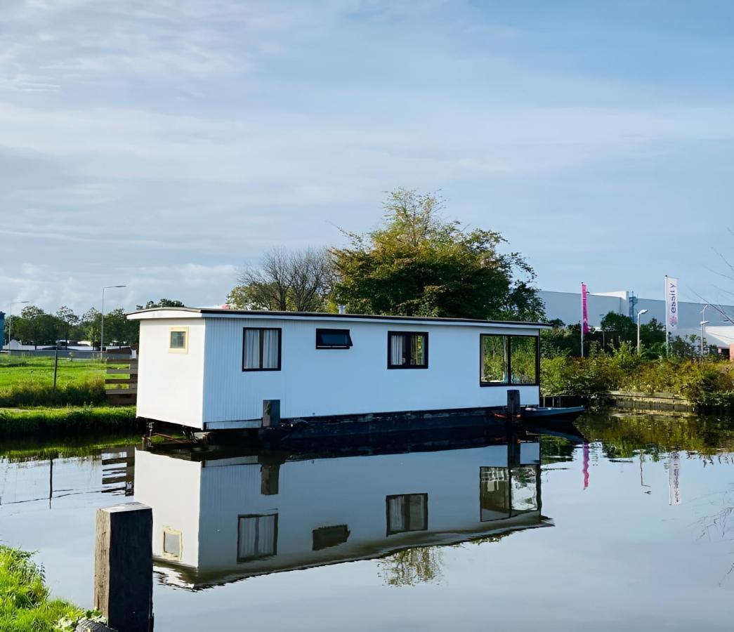 Woonboot In Sumar Gelegen Tussen Leeuwarden En Drachten Suameer Eksteriør billede