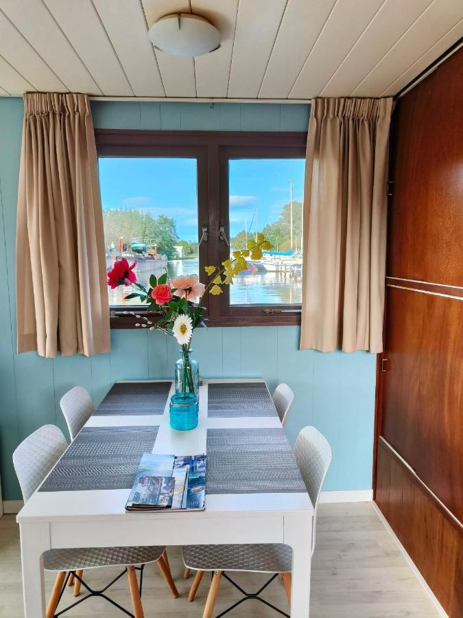 Woonboot In Sumar Gelegen Tussen Leeuwarden En Drachten Suameer Eksteriør billede